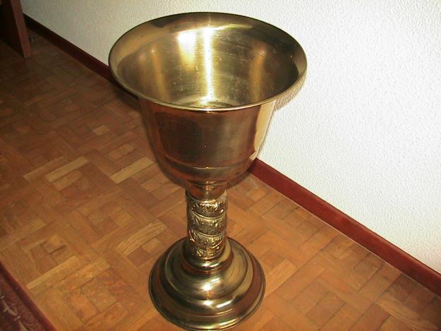 Copa de metal con baño oro - macetero