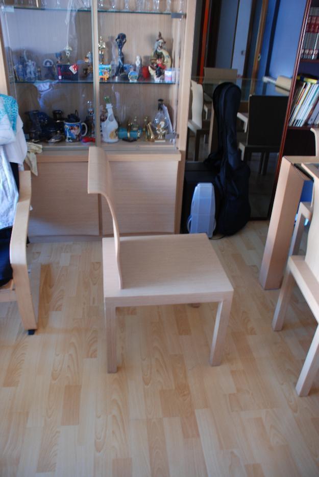 Excelente mesa de diseño con sillas