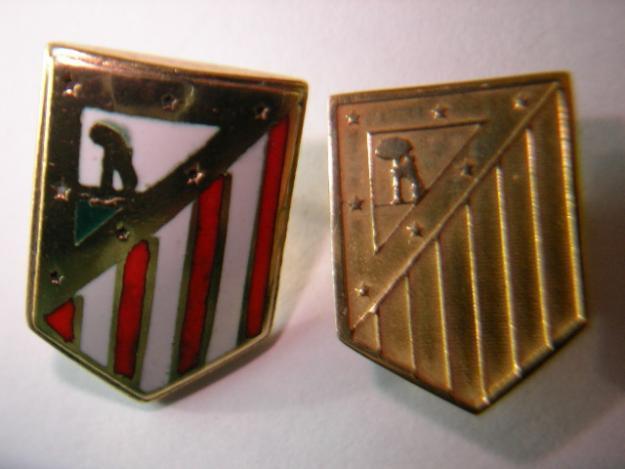 insigneas-pins de equipos futbol plata oro