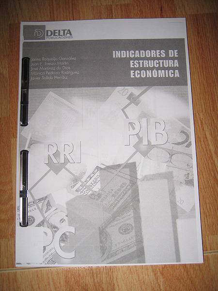 Libros encuadernados de 1º , 2º y 3º de ADE - UNED administración y dirección de empresas