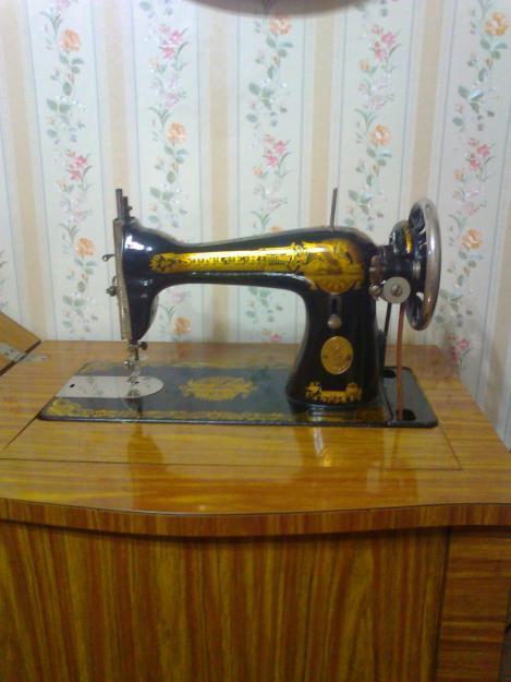 Máquina de coser Singer. Coleccionistas o amantes de antiguedades originales.