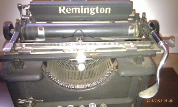 Maquina de escribir antigua