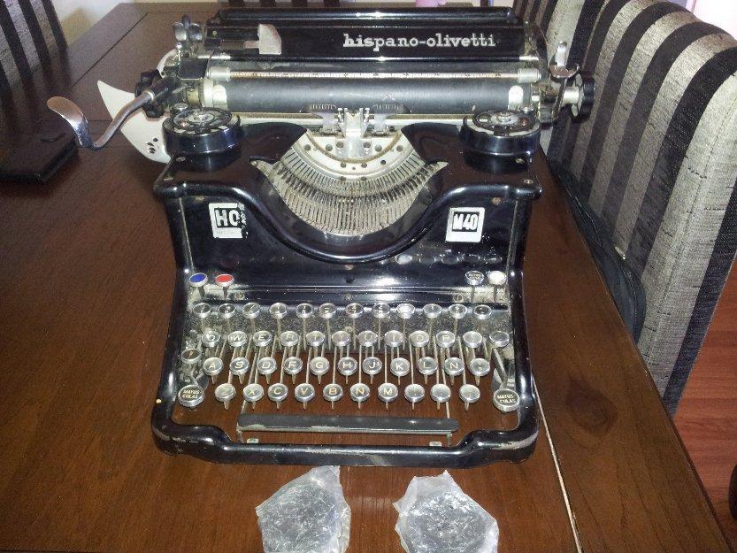 Maquina de escribir hispano olivetti M40