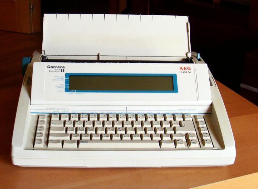 Maquina de escribir Olympia Carrera WP II