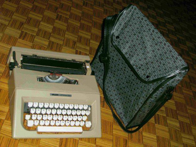 Maquina escribir Olivetti Lettera 25 con funda