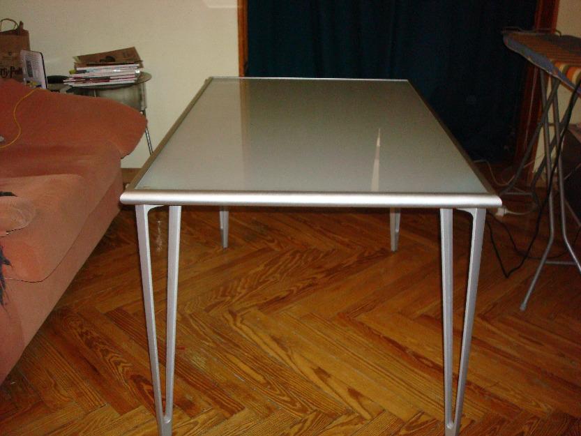 Mesa amplia de aluminio y cristal para comedor o salón