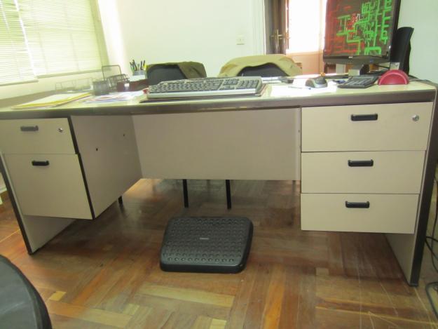 Mesa amplia para despacho