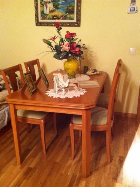 Mesa de comedor con 6 sillas tapizadas