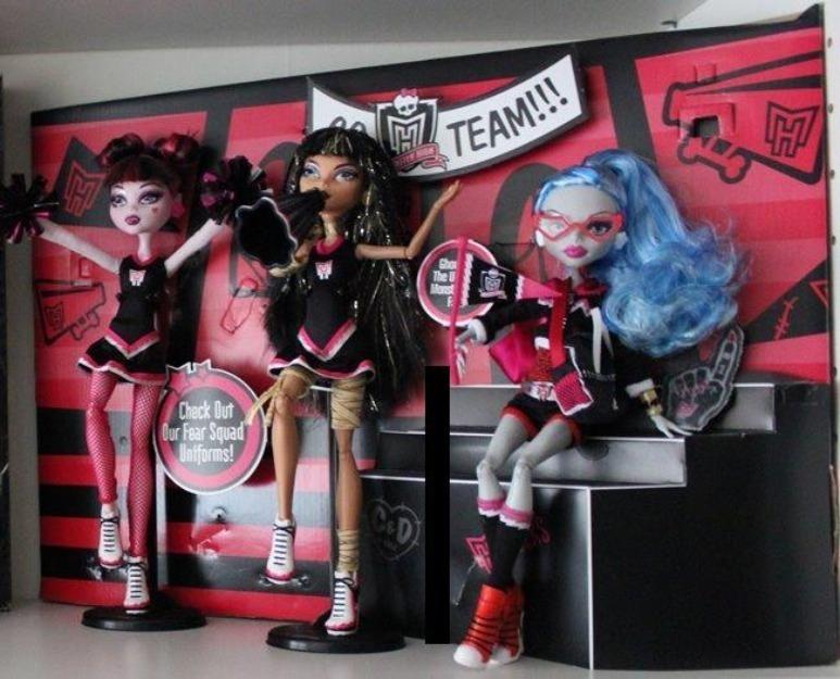 MONSTER HIGH Animadoras Draculaura, Cleo de Nilo y Ghoulia