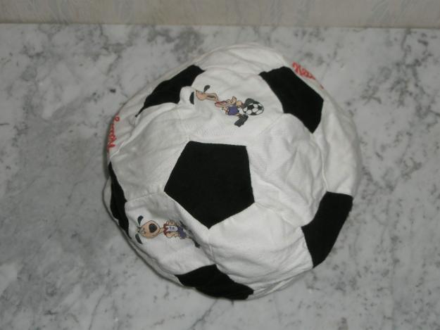 Muñeco peluche convertible balón fútbol. Mascota USA 94
