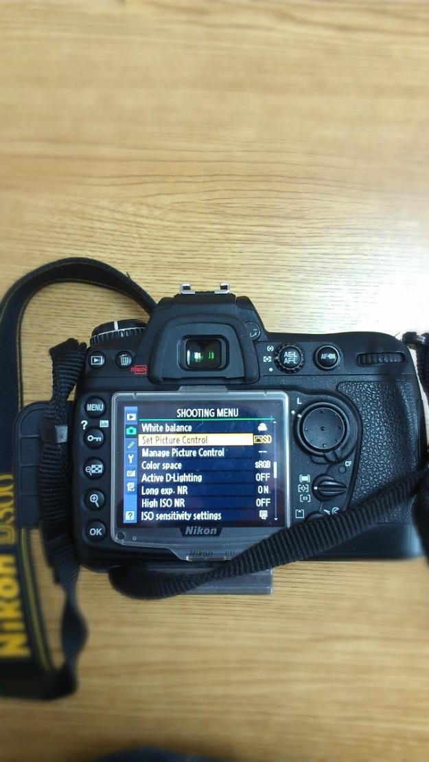 Nikon D300 Con Lente 18-55mm Nikon Dx Autofocus