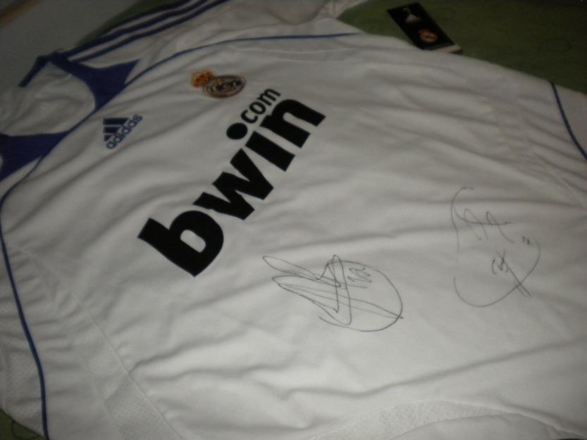Originales camiseta oficial del Real Madrid 2007/08 Fabio Cannavaro firmado por Raúl y Van