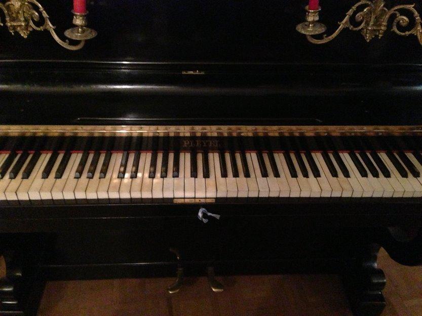 Piano vertical marca pleyel .año 1885-1890