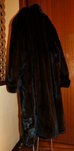 Precioso abrigo de lomos de visón negro