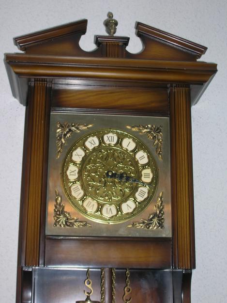 Reloj de pared (pesas) y conjunto reloj mesa y candelabros