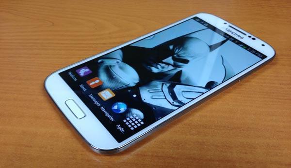 Samsung  s4 se vende blanco 400 euros