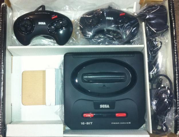 Sega Mega Drive 2. Con 2 mandos y caja.