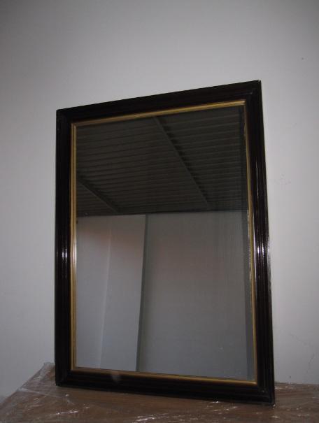 Se vende espejo con marco de madera lacado