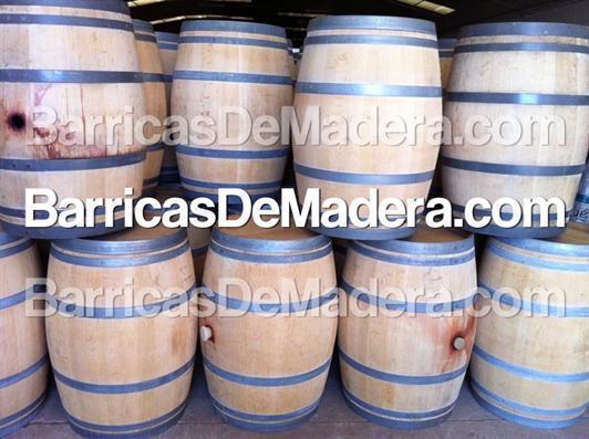 Se venden barricas usadas de vino para decoración