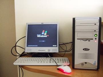 Se vende ordenador Windows XP(pantalla hp,monitor,teclado y ratón)