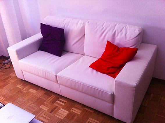 Sofá de piel blanco de Ikea, perfecto estado.