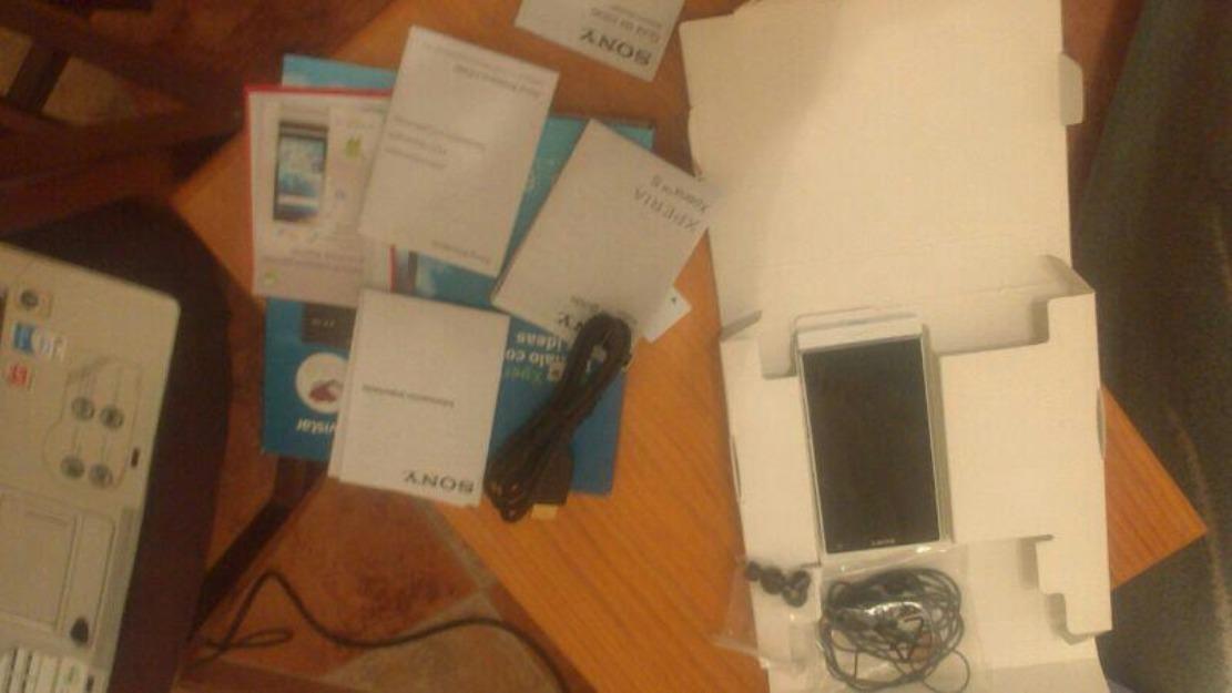 Sony Xperia S, Smartphone, casi NUEVO, Blanco 247€
