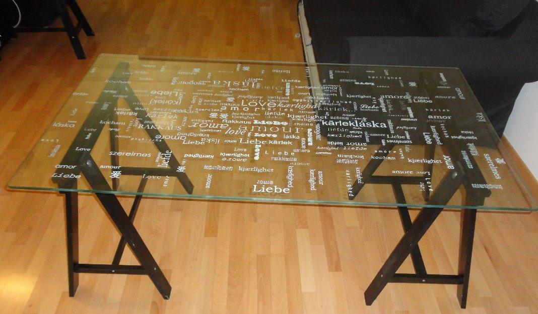 Tabla de cristal Ikea en buen estado.