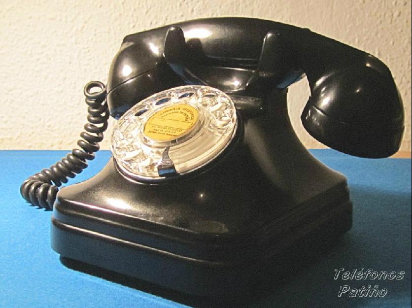 Telefono antiguo de sobremesa español años 50