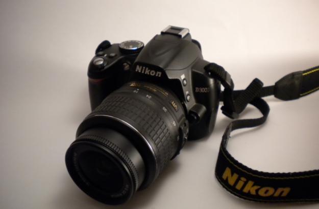 Vendo camara Nikon D3000 (Reflex) + 18-55mm