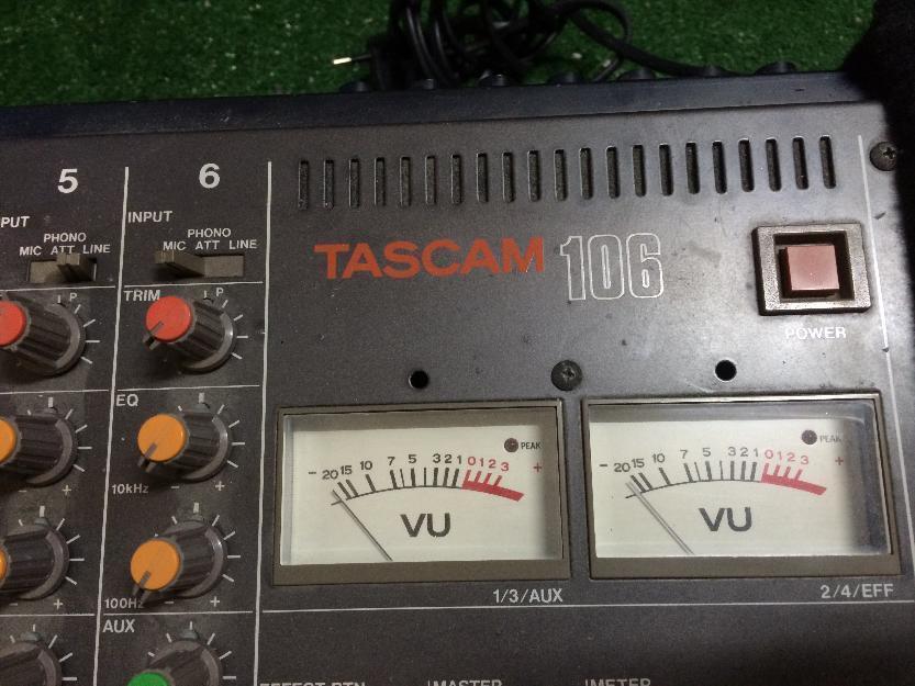 Mesa de mezcla TASCAM - 106