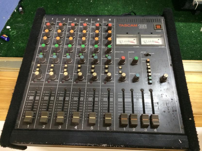 Mesa de mezcla TASCAM - 106