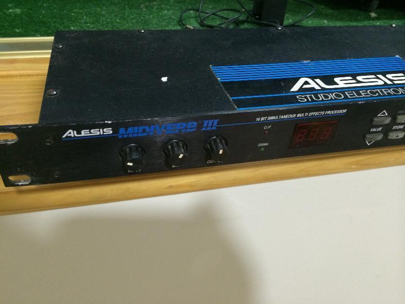 Procesador Alesis midiverb iii