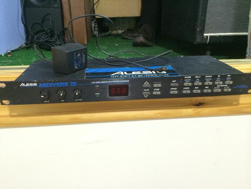 Procesador Alesis midiverb iii