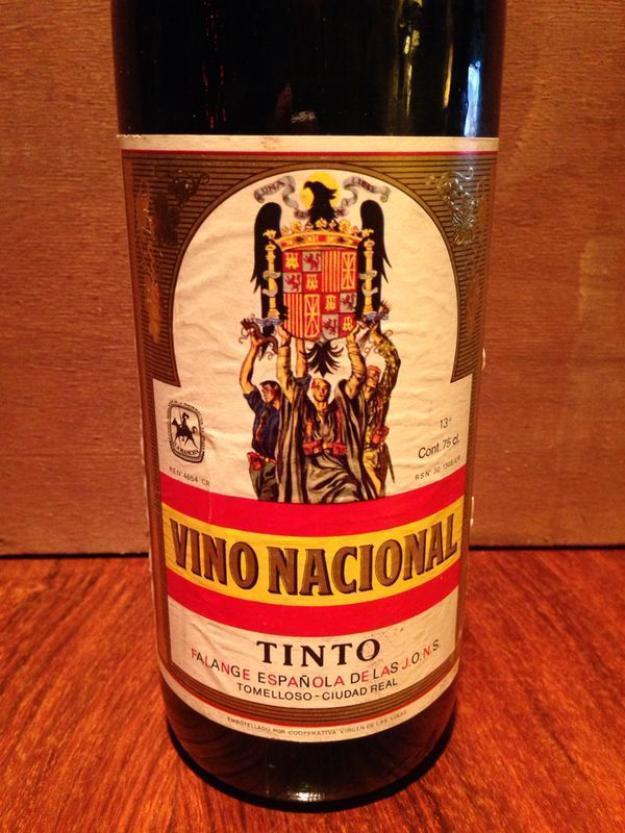 Botella de vino Etiqueta Nacional Española.