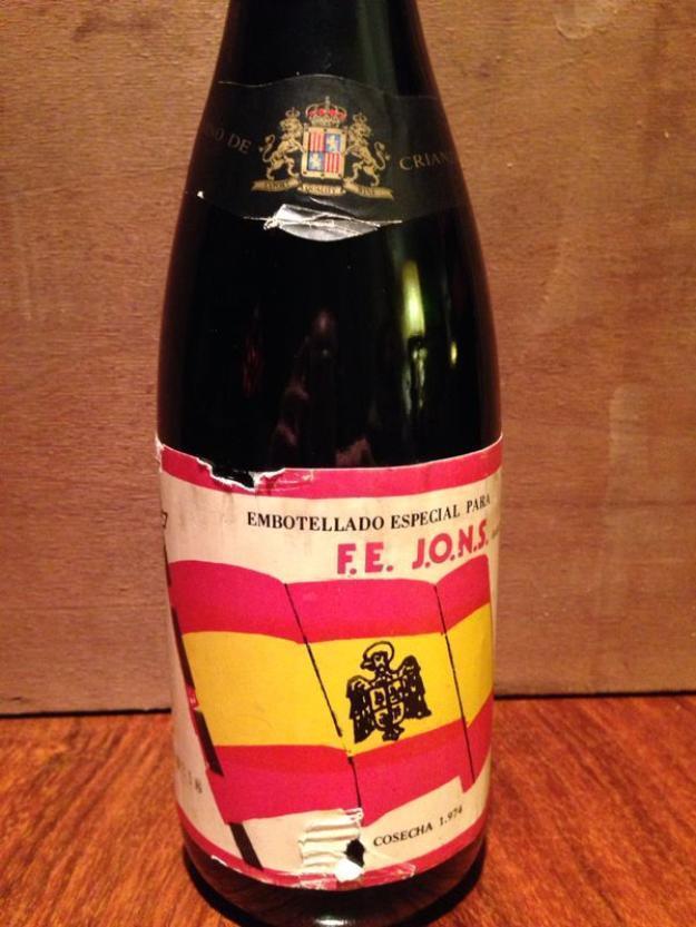 Botella de vino Tinto Etiqueta F.E  J.ON.S
