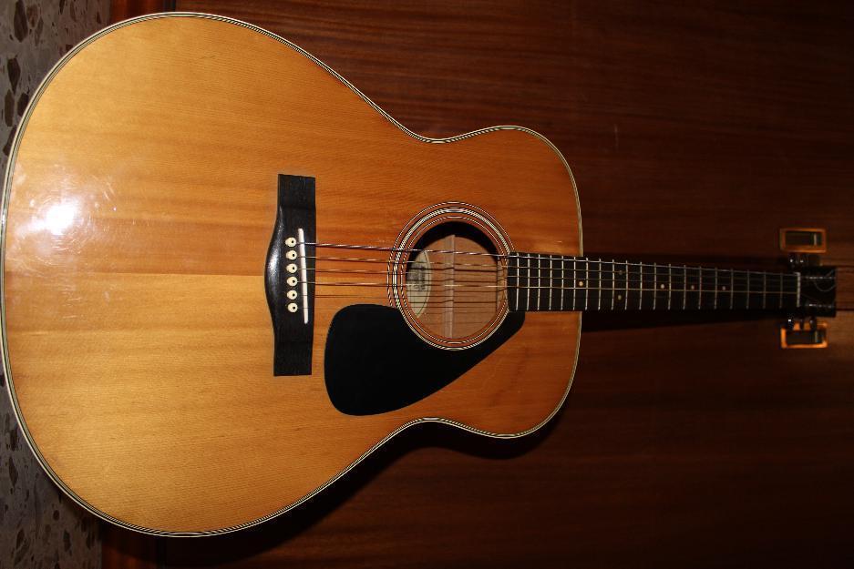 Guitarra acústica, modelo Yamaha SJ-180