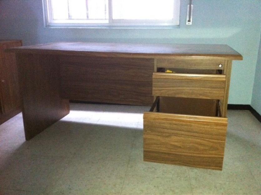 Mesa  de despacho madera castaño