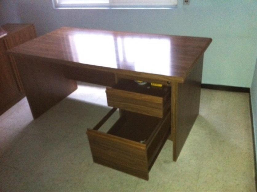 Mesa  de despacho madera castaño