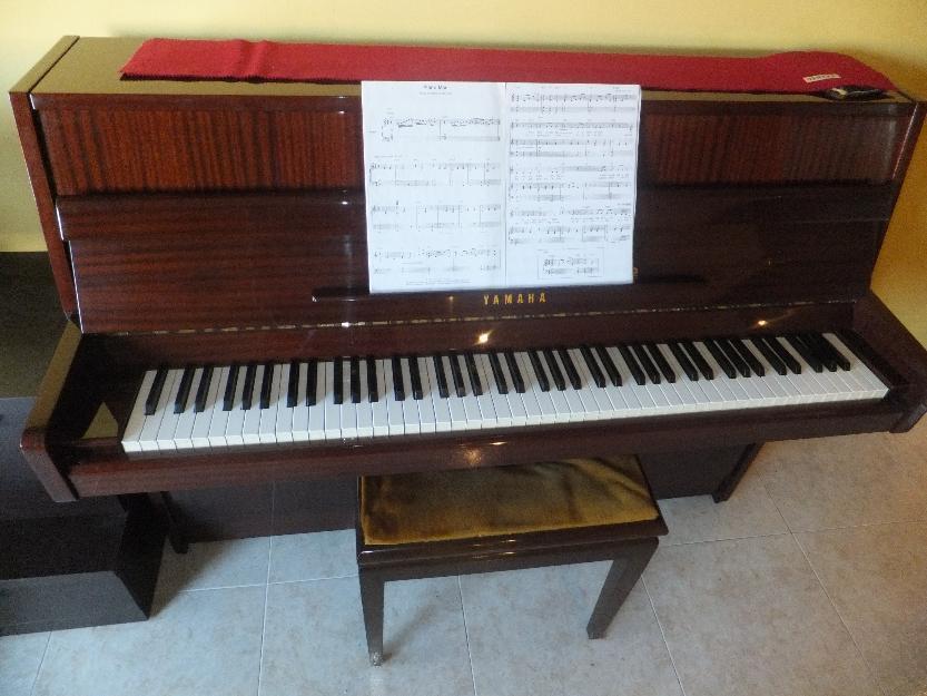 Se vende piano de pared ( vertical ) de segunda mano en Barcelona