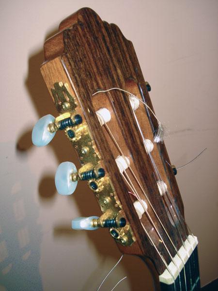 Guitarra Clásica Alhambra Modelo 4P con Amplificación con Previo Fishman Prefix Pro Blend