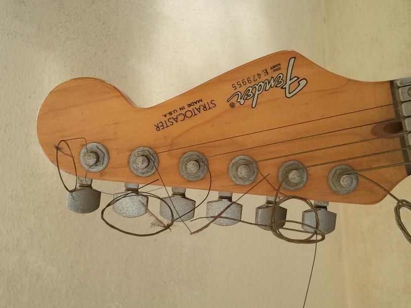 Guitarra Fender Stratocaster MADE IN USA (original-del año 1984)