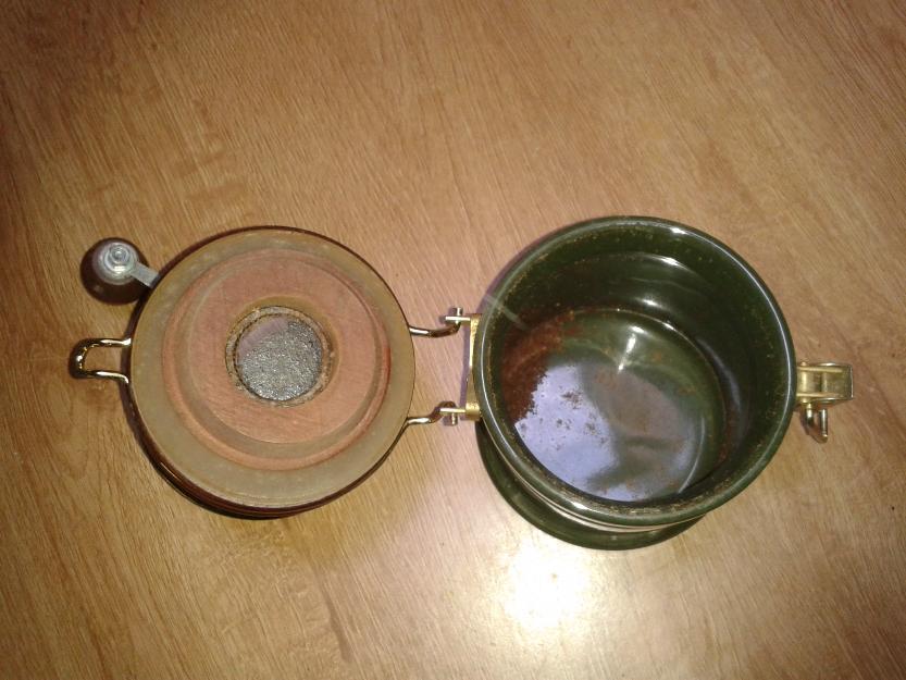 Molinillo antiguo de café inglés fabricado en cerámica