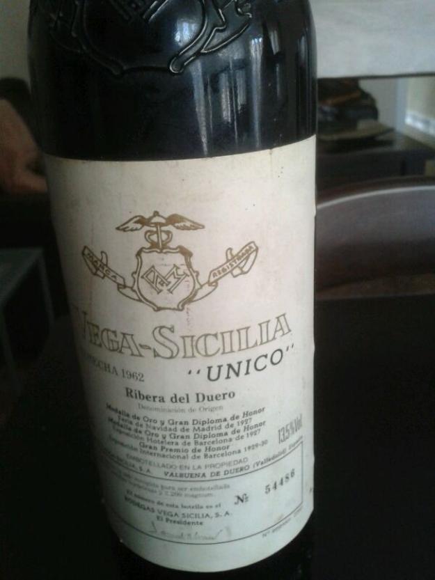 DISPONGO DE 1 Botella de Vega -Sicilia de 1962