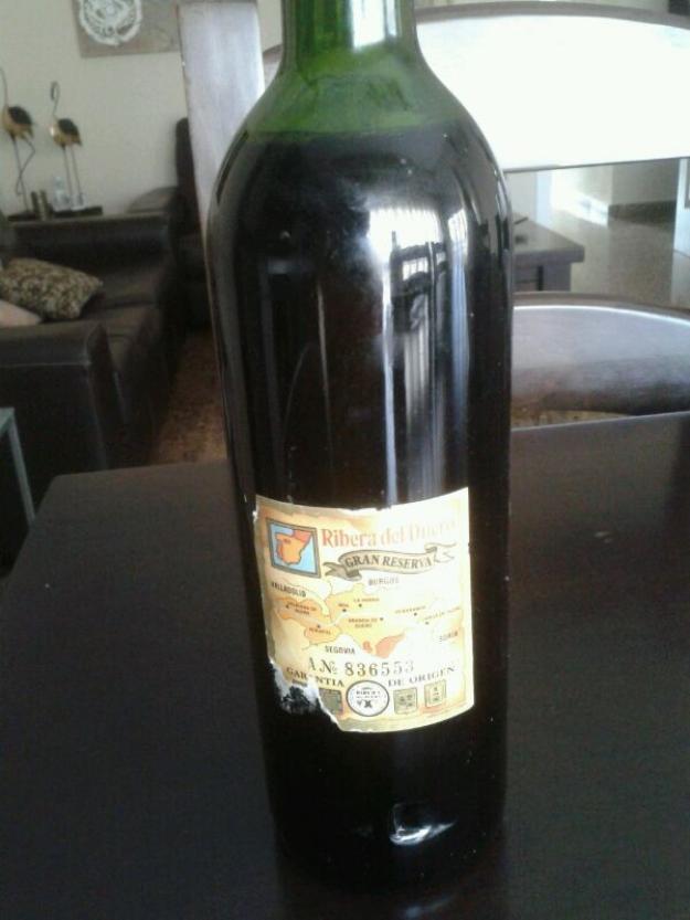 DISPONGO DE 1 Botella de Vega -Sicilia de 1962