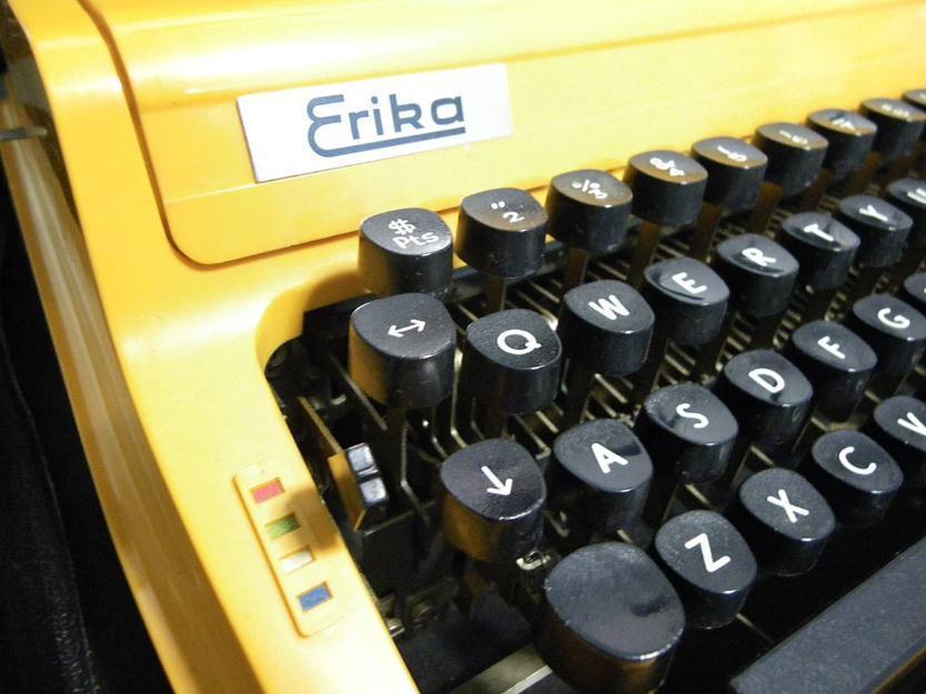 Se vende maquina de escribir alemana