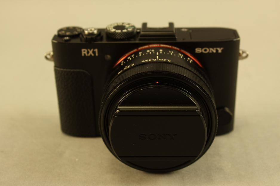 Detalles Sony Cyber-shot DSC-RX1 24.3 cámara de la PM Digital - Negro de dealers
