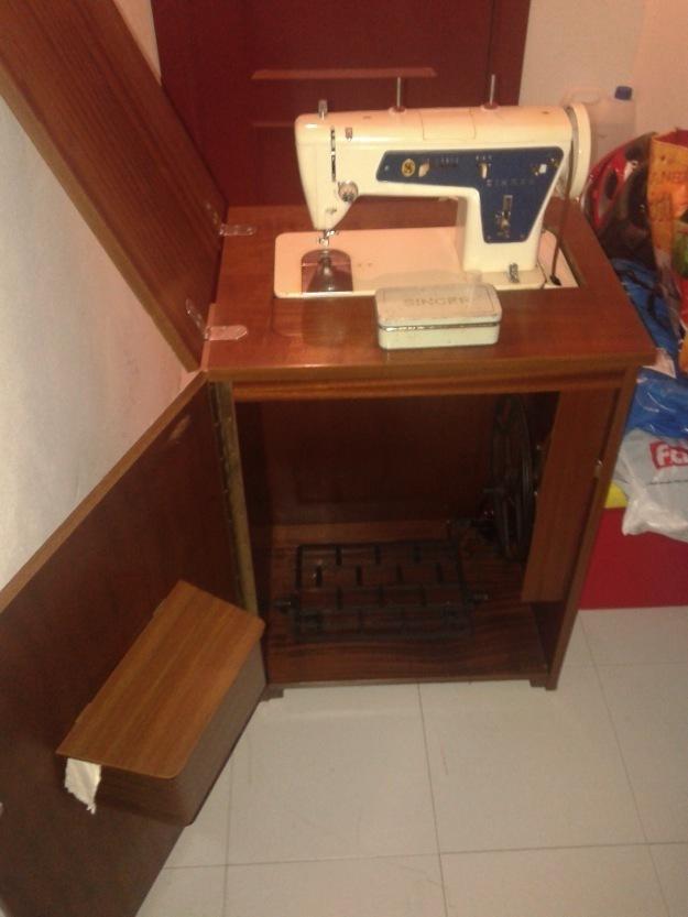 Maquina de coser singer con mueble perfecto estado