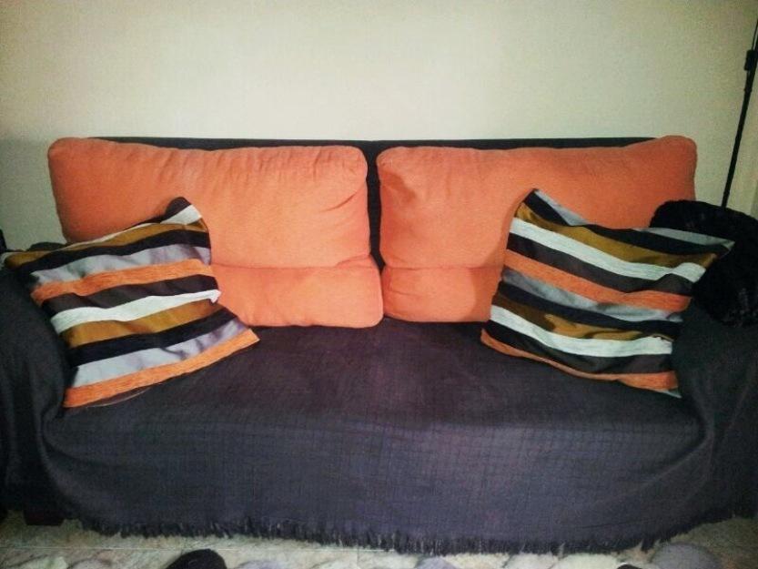 Se vende sofa de tres plazas seminuevo