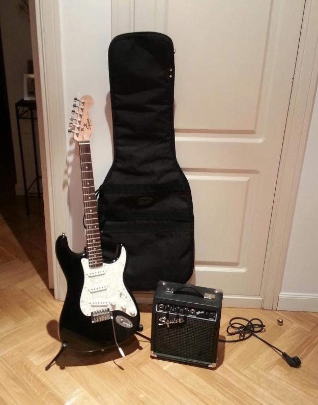 Guitarra eléctrica Fender Squier Strat +Amplificador+Funda 160€