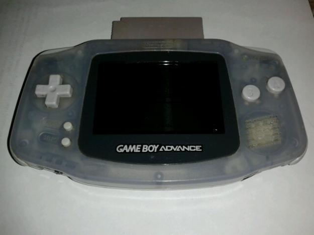 Gameboy advance transparente en muy buen estado, sin tapa de pilas.